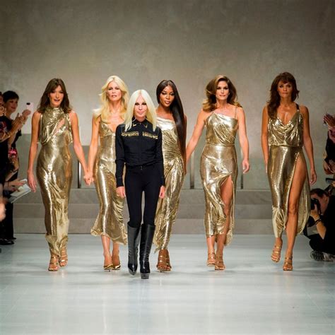 prima sfilata di versace a milano|La sfilata di Versace alla Milano Fashion Week: in passerella .